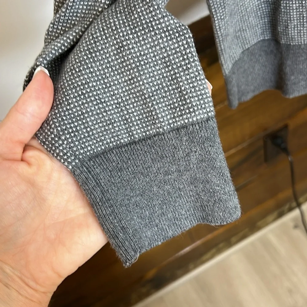 Banana Republic Gray Crewneck Sweater-‎ L